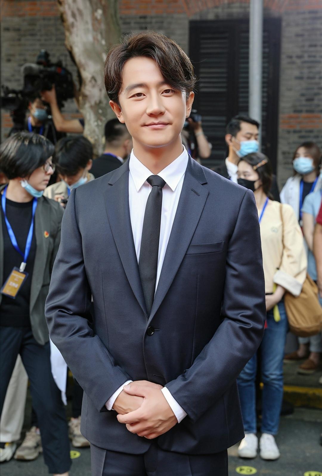 男士时尚西装搭配_男士西装搭配图片大全高清_男士西装怎么搭