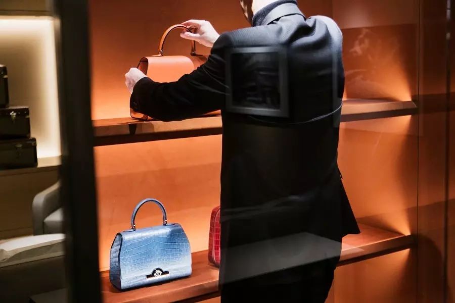 情侣装批发厂家_时尚情侣装批发_情侣装批发渠道