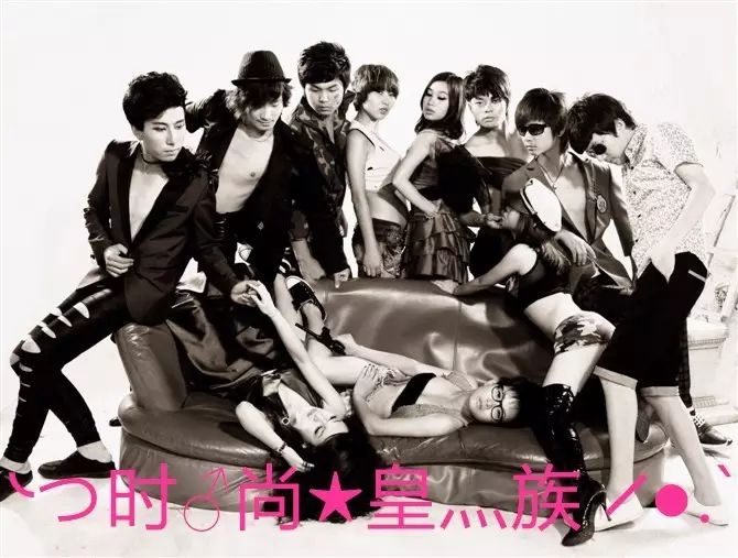 时尚情侣装批发_情侣装批发渠道_情侣装批发厂家