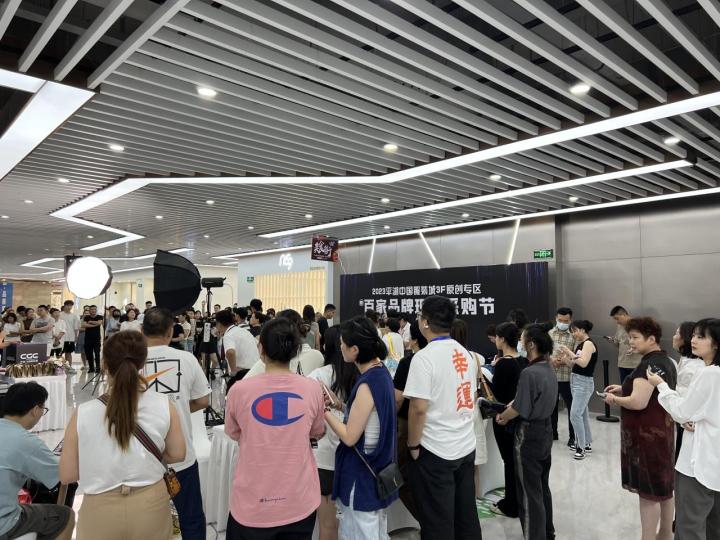 苏州时尚舞台购物攻略_苏州时尚舞台衣服贵吗_苏州时尚舞台品牌导购图