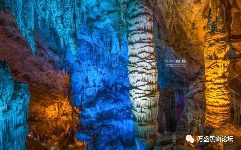 武隆天坑地缝旅游攻略_武隆天坑地缝景点介绍_武隆天坑地缝在哪