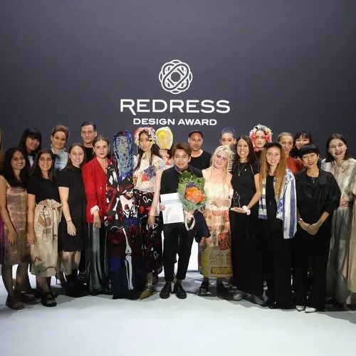 礼服设计女_礼服款式_时尚礼服女装知道