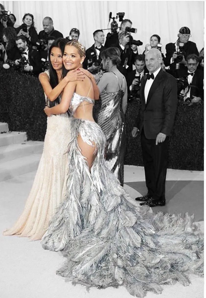 礼服设计女_礼服款式_时尚礼服女装知道