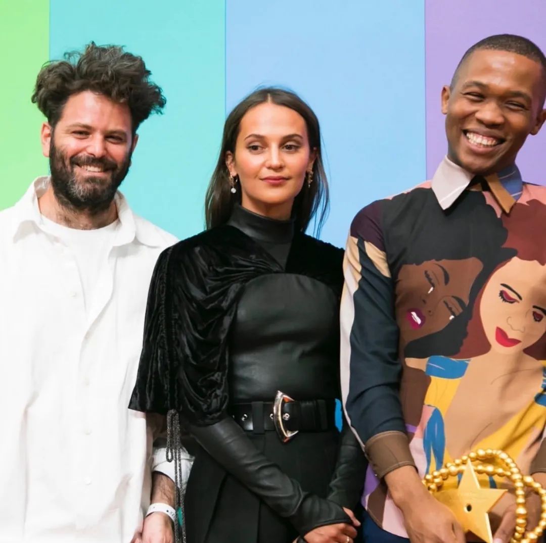 时尚礼服女装知道_礼服款式_礼服设计女