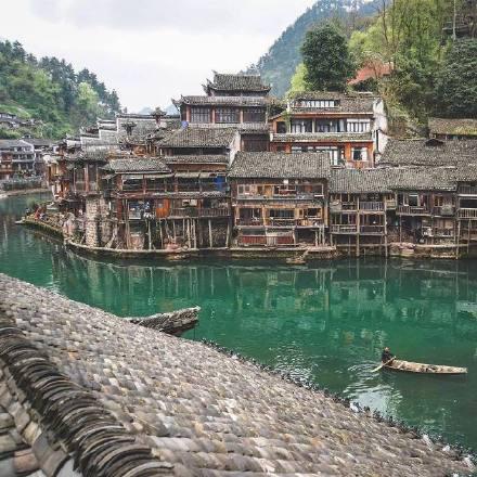 湖南凤凰旅游景点有哪些景点_湖南凤凰旅游区在哪里_湖南凤凰城旅游攻略