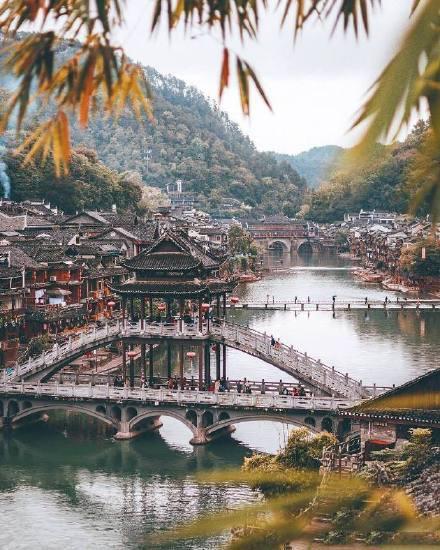 湖南凤凰城旅游攻略_湖南凤凰旅游景点有哪些景点_湖南凤凰旅游区在哪里