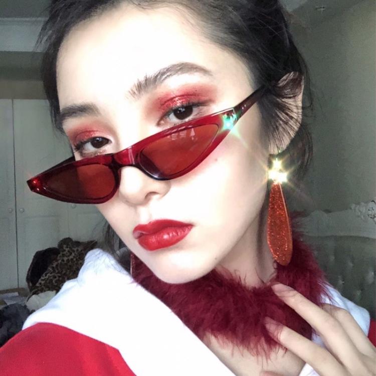 时尚斜睨女郎-时尚女郎插画(图11) 时尚女郎插画_时尚女郎穿搭_时尚斜睨女郎