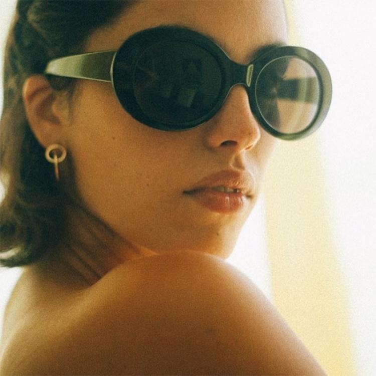 时尚斜睨女郎-时尚女郎剪影(图2) 时尚女郎手绘图片_时尚女郎剪影_时尚斜睨女郎