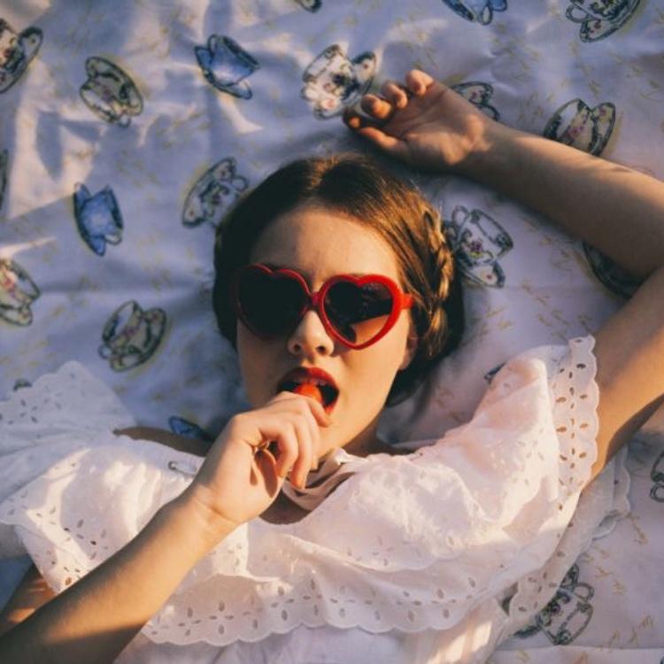 时尚斜睨女郎-时尚女郎剪影(图21) 时尚女郎剪影_时尚斜睨女郎_时尚女郎手绘图片