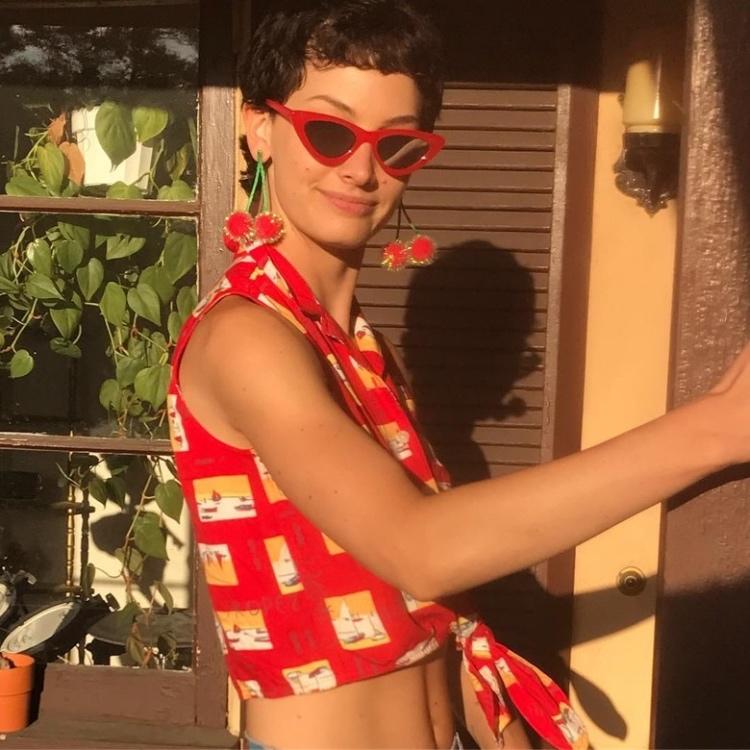 时尚斜睨女郎-时尚女郎剪影(图5) 时尚女郎手绘图片_时尚斜睨女郎_时尚女郎剪影