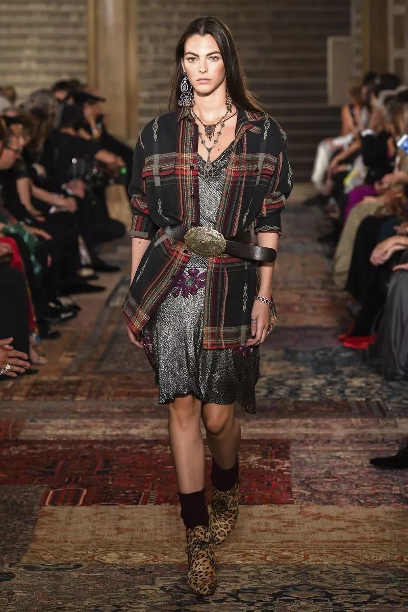 时尚晚礼服设计图手稿-礼服手稿素描图(图10) 时尚晚礼服设计图手稿_礼服手稿素描图_礼服手绘设计图