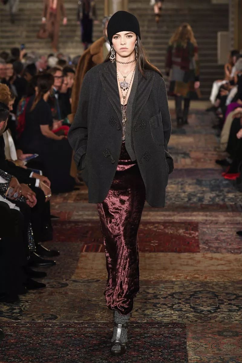 时尚晚礼服设计图手稿-礼服手稿素描图(图12) 礼服手稿素描图_礼服手绘设计图_时尚晚礼服设计图手稿