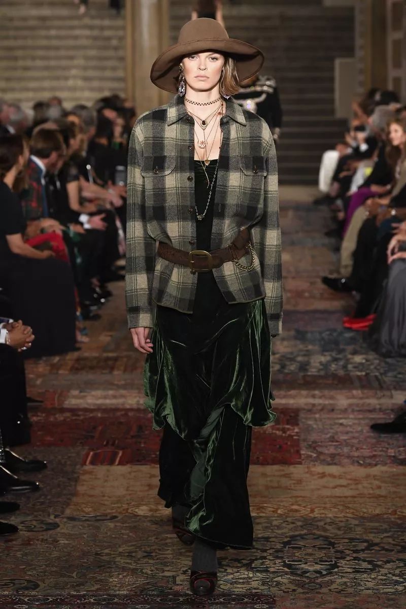 时尚晚礼服设计图手稿-礼服手稿素描图(图17) 时尚晚礼服设计图手稿_礼服手稿素描图_礼服手绘设计图