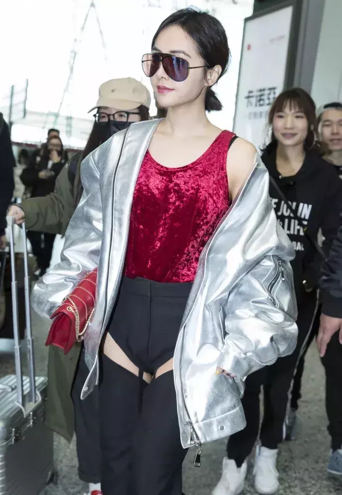 孔孝真机场时尚-机场时装秀(图13) 机场时装秀_孔孝真机场照_孔孝真机场时尚