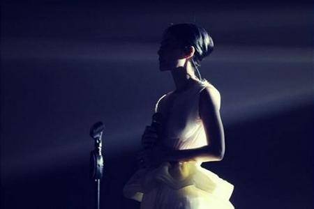 孔孝真机场时尚-机场时装秀