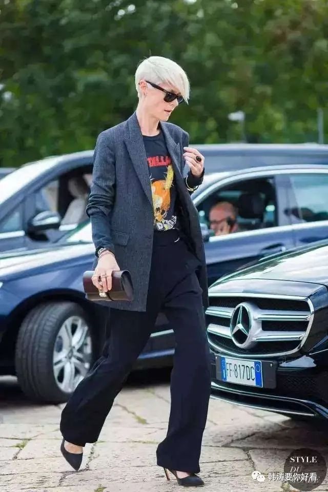 男士时尚花西装图片_男士西装款式图正反面手绘_男士西装真实图片