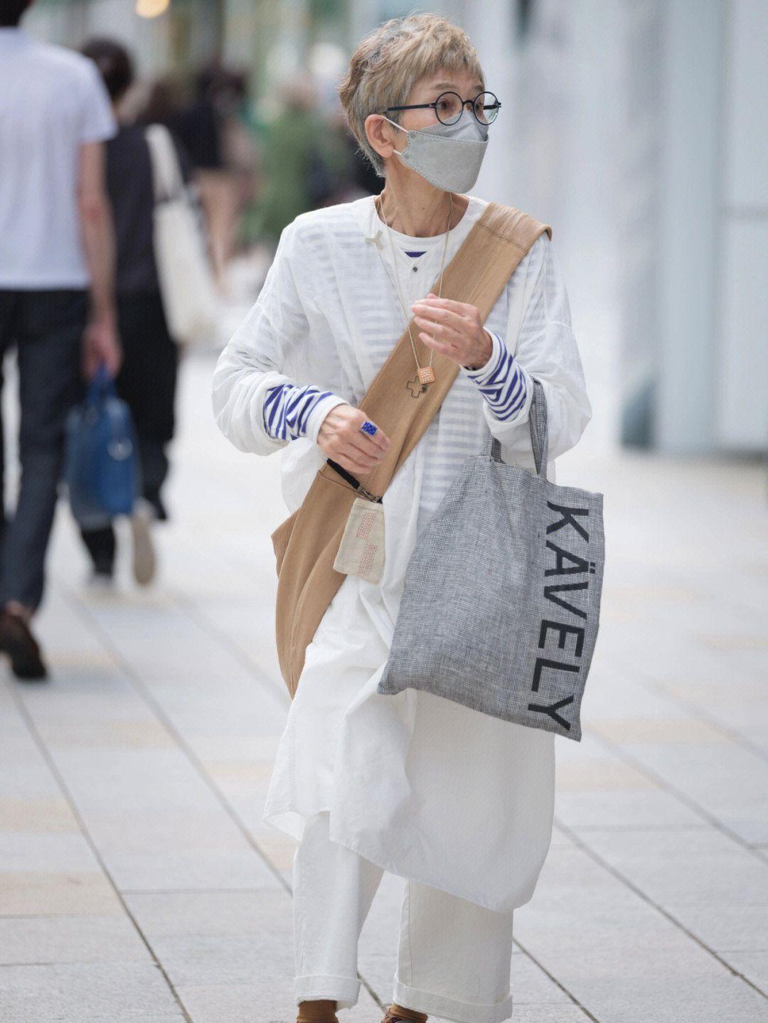 老太太时尚打扮_老太太时尚发型_时尚老太太照片