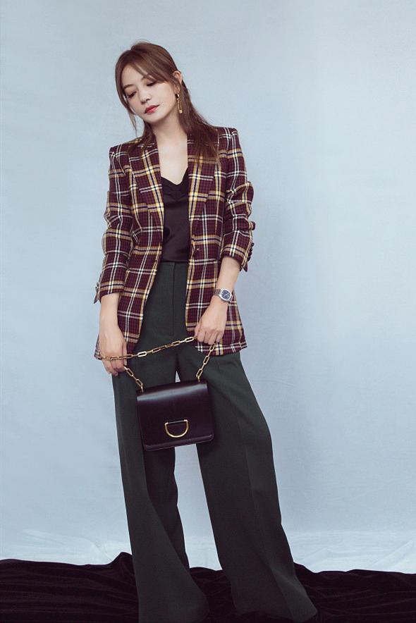 打扮赵薇穿衣时尚照片_赵薇穿着打扮_赵薇时尚穿衣打扮