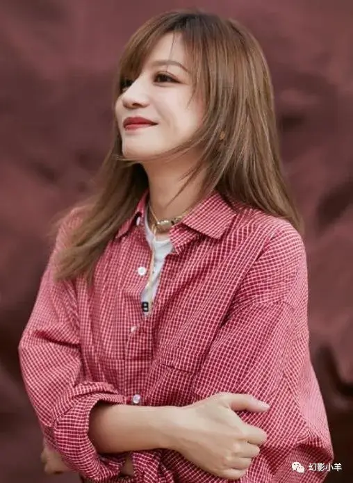 打扮赵薇穿衣时尚图片_赵薇时尚穿衣打扮_打扮赵薇穿衣时尚照片