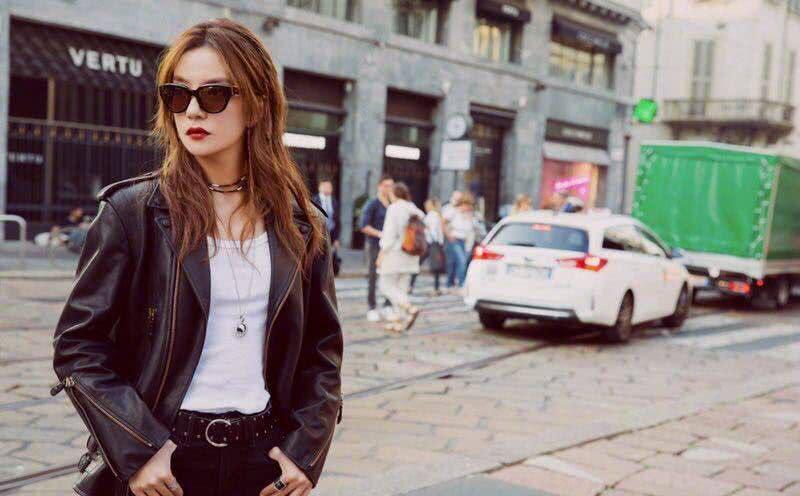 赵薇时尚穿衣打扮-打扮赵薇穿衣时尚照片(图5) 赵薇时尚穿衣打扮_打扮赵薇穿衣时尚照片_打扮赵薇穿衣时尚服装