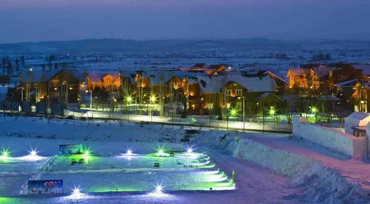 冬天镜泊湖好玩吗_冬季镜泊湖旅游攻略_镜泊湖冬景