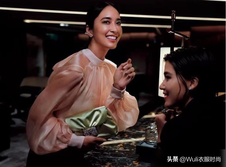 个性衣服穿搭_个性款衣服的风格简介_时尚个性衣服