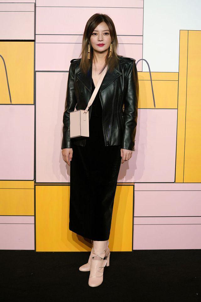 赵薇时尚穿衣打扮-赵薇穿搭(图1) 赵薇穿搭_赵薇时尚穿衣打扮_赵薇穿衣服