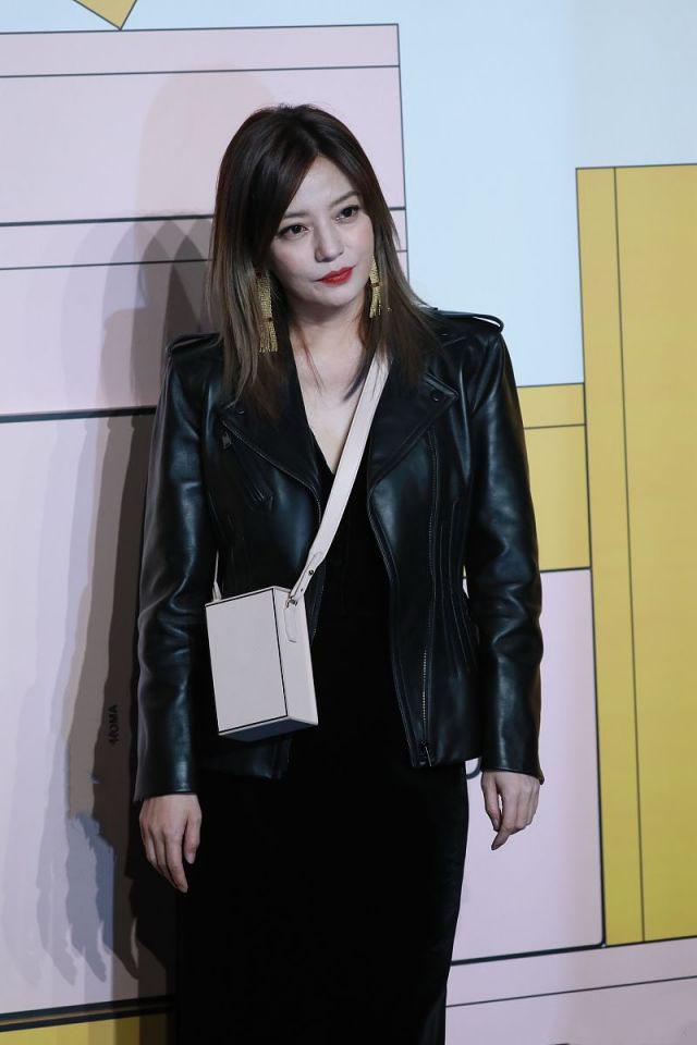 赵薇时尚穿衣打扮-赵薇穿搭(图2) 赵薇时尚穿衣打扮_赵薇穿衣服_赵薇穿搭