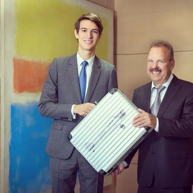 时尚情侣装品牌排行榜-知名品牌情侣装(图13) 知名品牌情侣装_时尚情侣装品牌排行榜_十大情侣装品牌