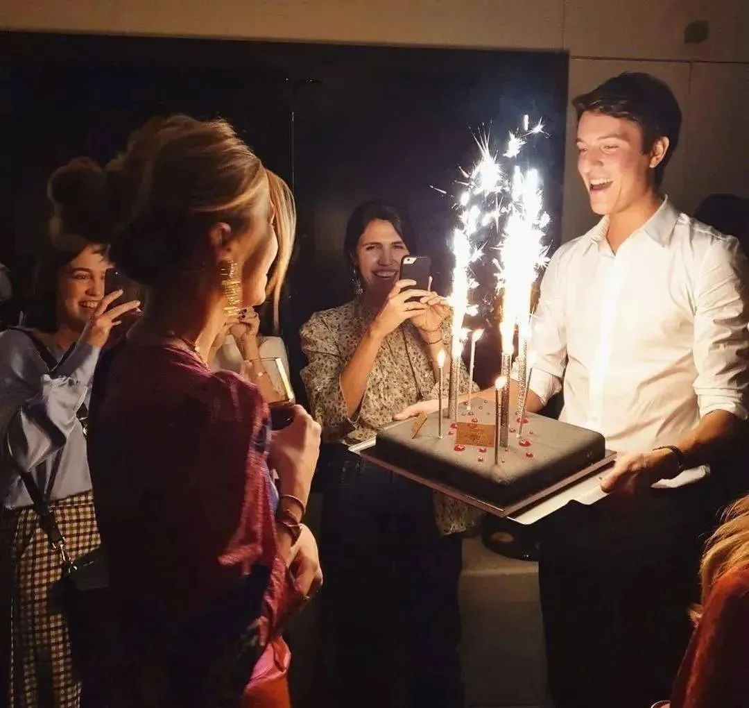 时尚情侣装品牌排行榜-知名品牌情侣装(图28) 时尚情侣装品牌排行榜_十大情侣装品牌_知名品牌情侣装