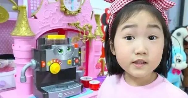 时尚情侣装品牌排行榜-知名品牌情侣装(图3) 时尚情侣装品牌排行榜_知名品牌情侣装_最时尚的情侣装