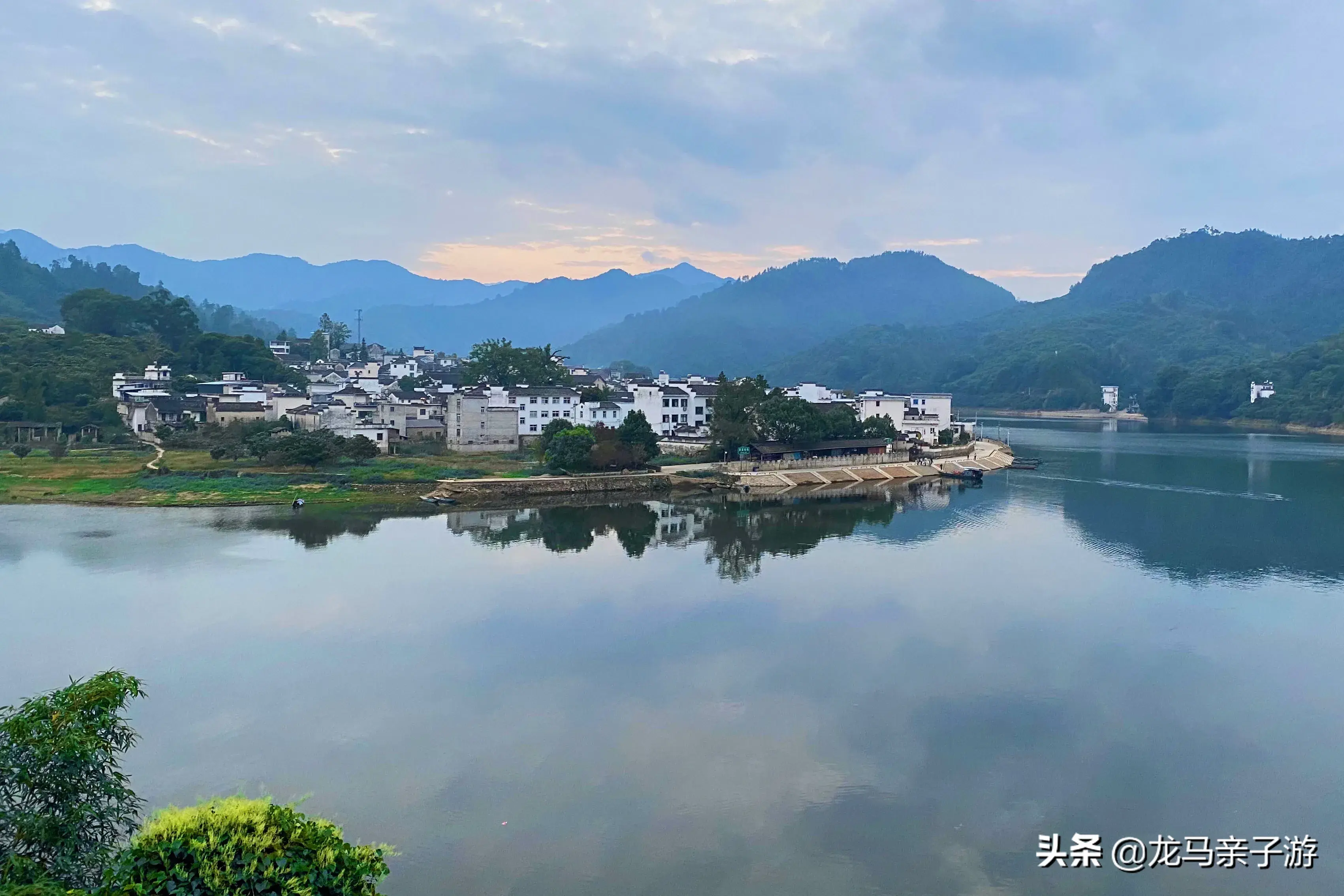 新安江渔梁坝_安徽渔梁坝旅游攻略_安徽渔梁古镇