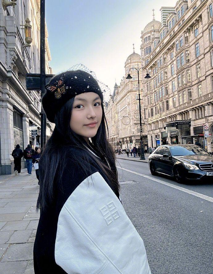 杂志衣服搭配_儿童时尚穿搭的杂志_时尚穿搭杂志搭配女