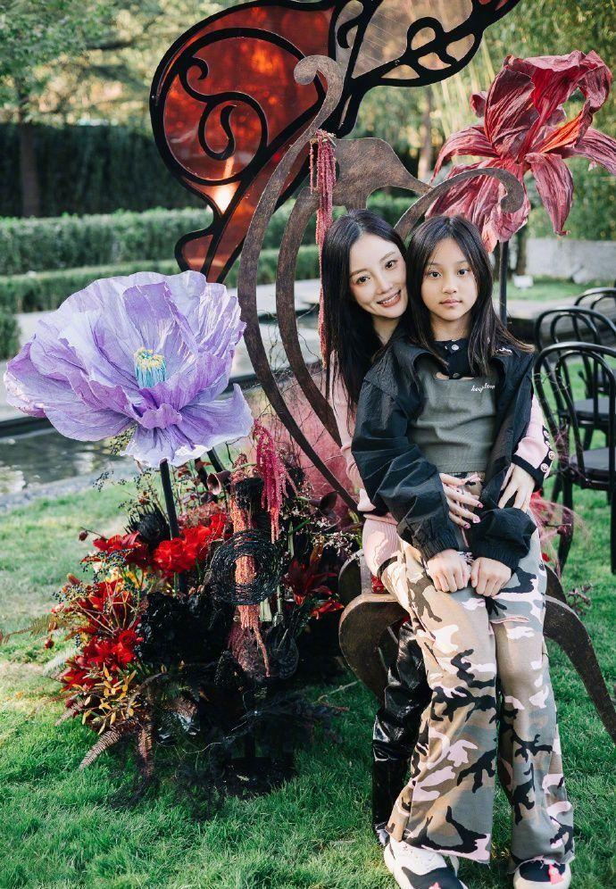 杂志衣服搭配_时尚穿搭杂志搭配女_儿童时尚穿搭的杂志