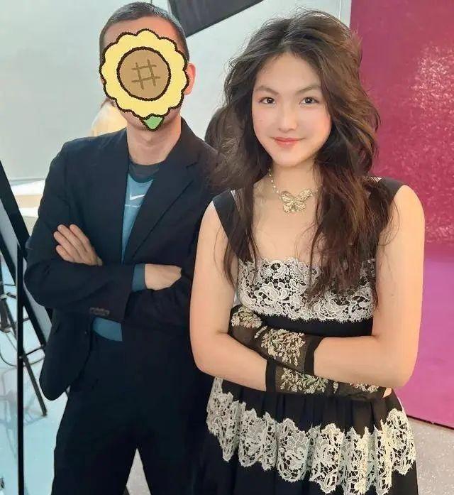 杂志衣服搭配_儿童时尚穿搭的杂志_时尚穿搭杂志搭配女