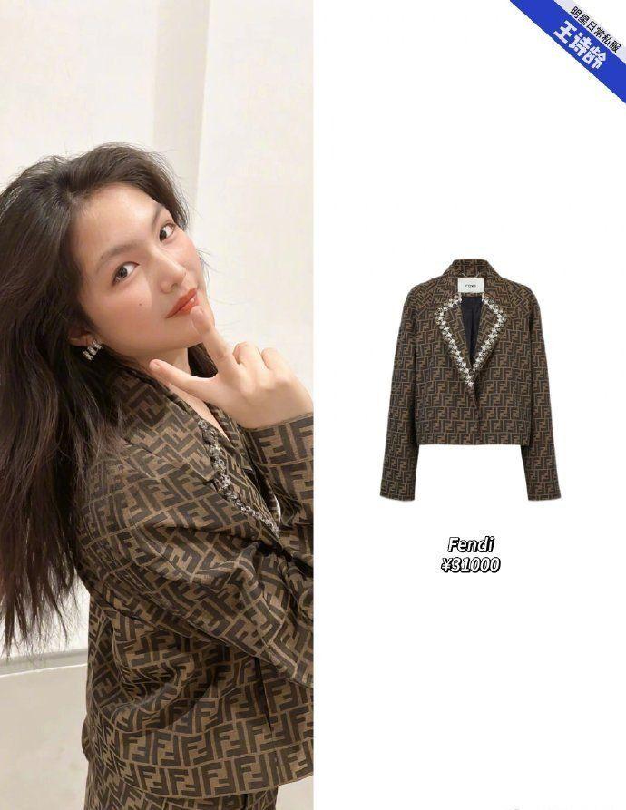 杂志衣服搭配_儿童时尚穿搭的杂志_时尚穿搭杂志搭配女