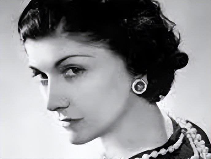 巴黎女人的时尚圣经-时尚恶魔的圣经九月刊(图5) 巴黎女人生活圣经_巴黎女人的时尚圣经_时尚恶魔的圣经九月刊