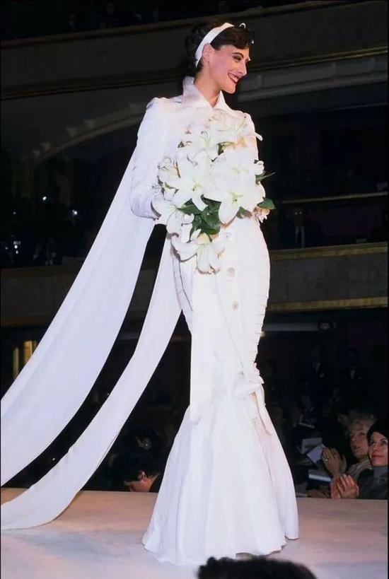 巴黎女人生活圣经_巴黎女人的时尚圣经_时尚圣经在线阅读