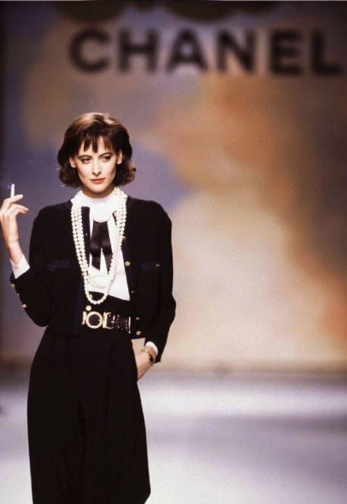 巴黎女人的时尚圣经_时尚圣经专业化妆造型实例教程_时尚巴黎胡歌配饰