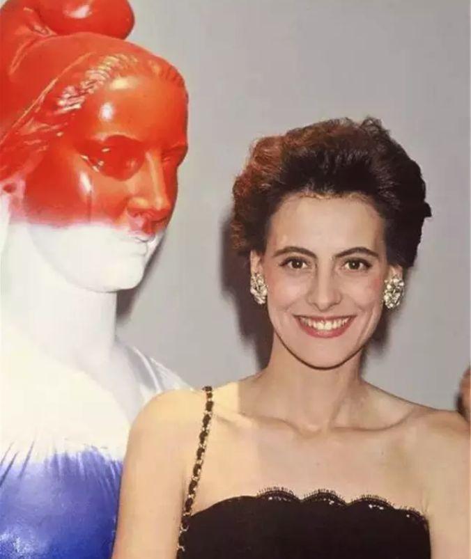 巴黎女人的时尚圣经_时尚圣经专业化妆造型实例教程_时尚巴黎胡歌配饰