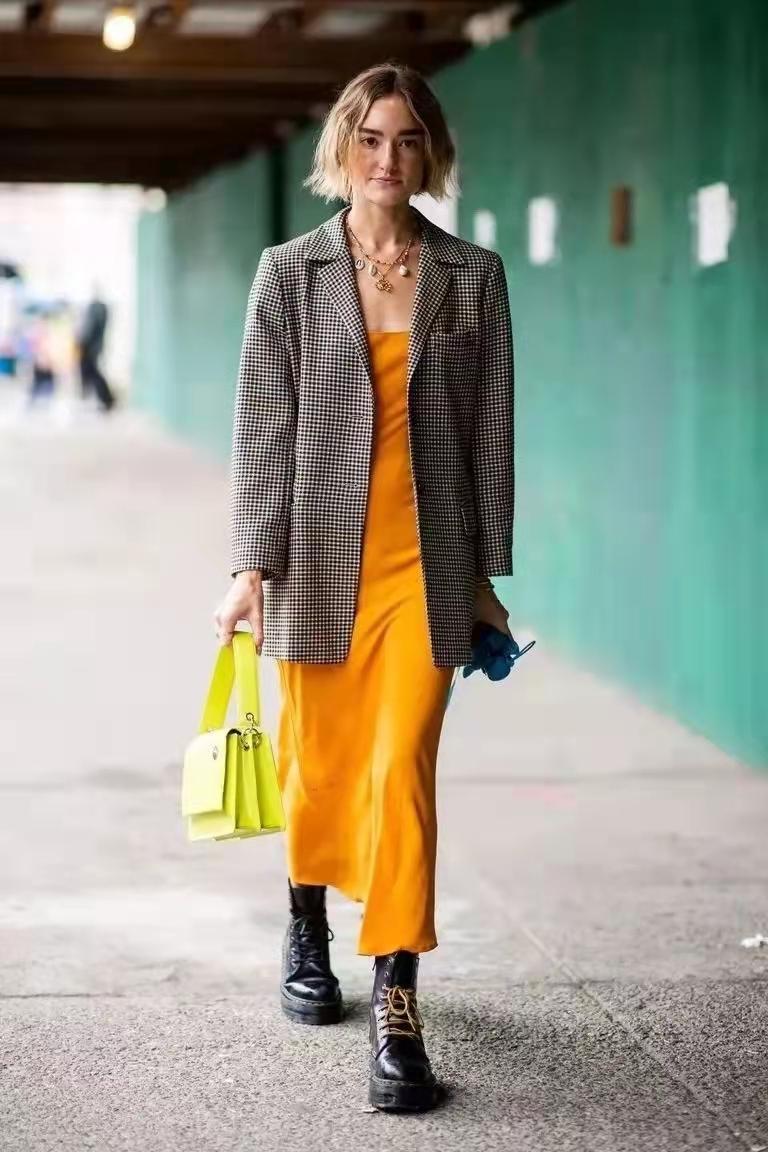 时尚马丁靴-马丁靴时尚穿搭(图16) 马丁靴时尚还是老爹鞋时尚呢_时尚马丁靴_马丁靴时尚穿搭