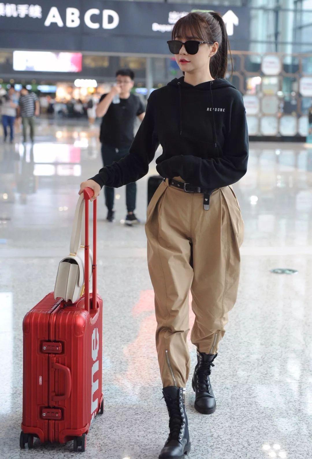 时尚马丁靴-马丁靴时尚穿搭(图9) 时尚马丁靴_马丁靴时尚穿搭_马丁靴时尚还是老爹鞋时尚呢