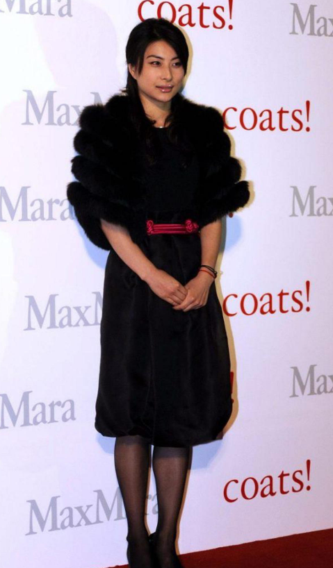 时尚皮草外套短款_短款皮草外套搭配什么裤子_短款皮草穿什么内搭