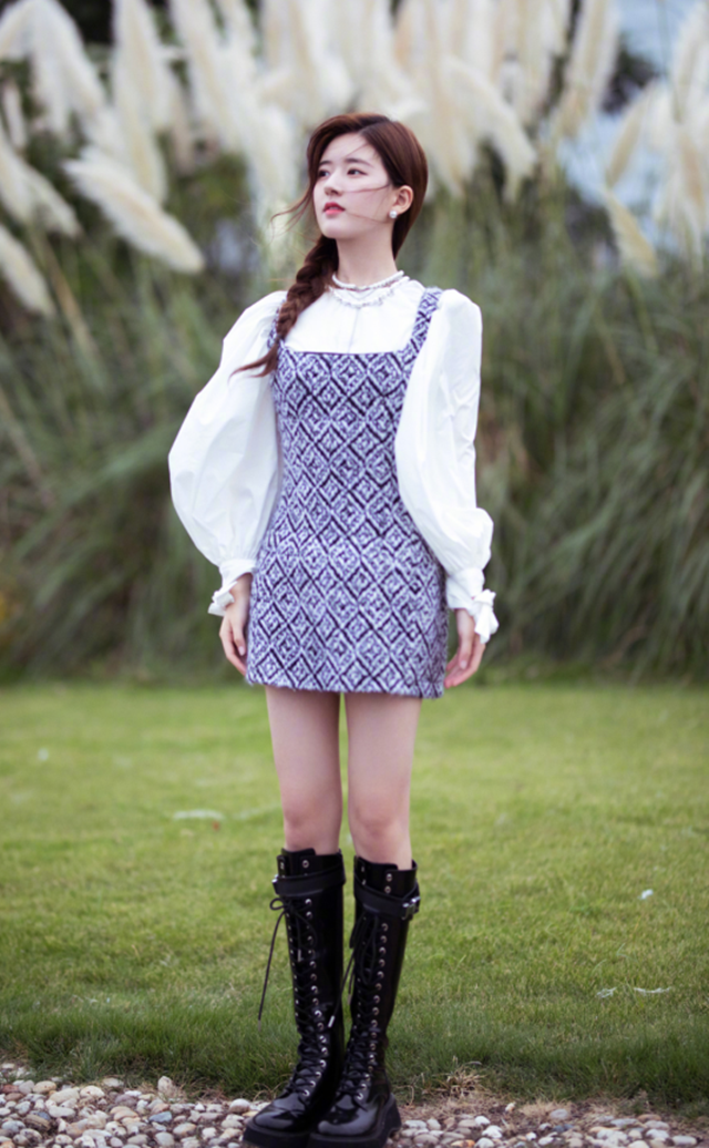 时尚马丁靴-马丁靴时尚还是面包鞋时尚好看(图15) 马丁靴时尚还是面包鞋时尚好看_马丁靴时尚搭配图片女_时尚马丁靴