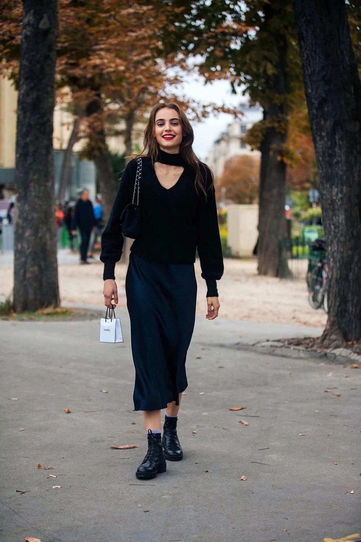 时尚马丁靴-马丁靴时尚还是面包鞋时尚好看(图16) 马丁靴时尚搭配图片女_时尚马丁靴_马丁靴时尚还是面包鞋时尚好看