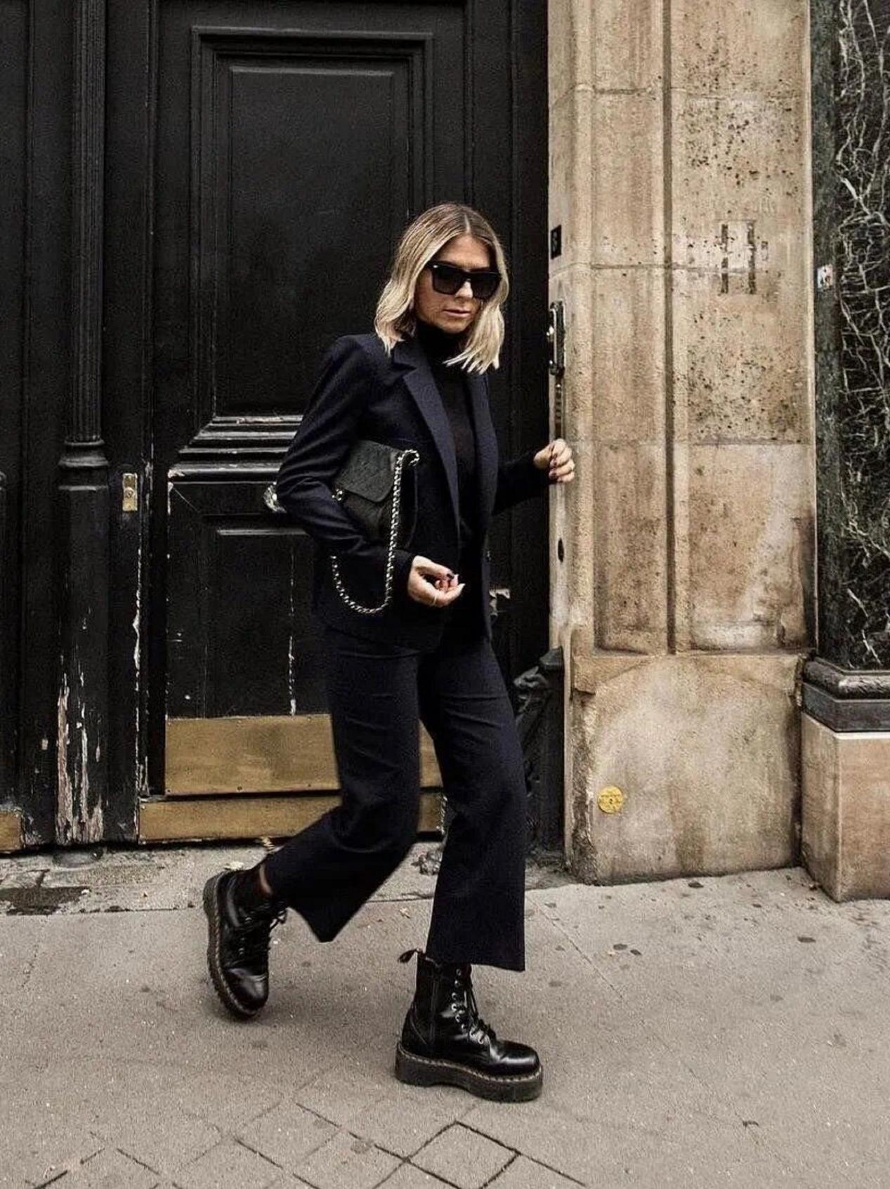 时尚马丁靴-马丁靴时尚还是面包鞋时尚好看(图19) 马丁靴时尚还是面包鞋时尚好看_马丁靴时尚搭配图片女_时尚马丁靴