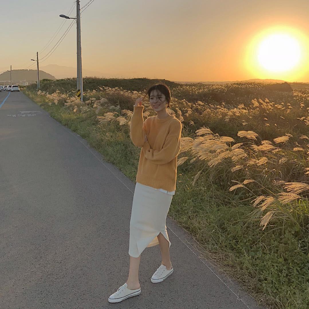 短皮草外套怎么搭配好看_短款皮草外套搭配什么裤子_时尚皮草外套短款