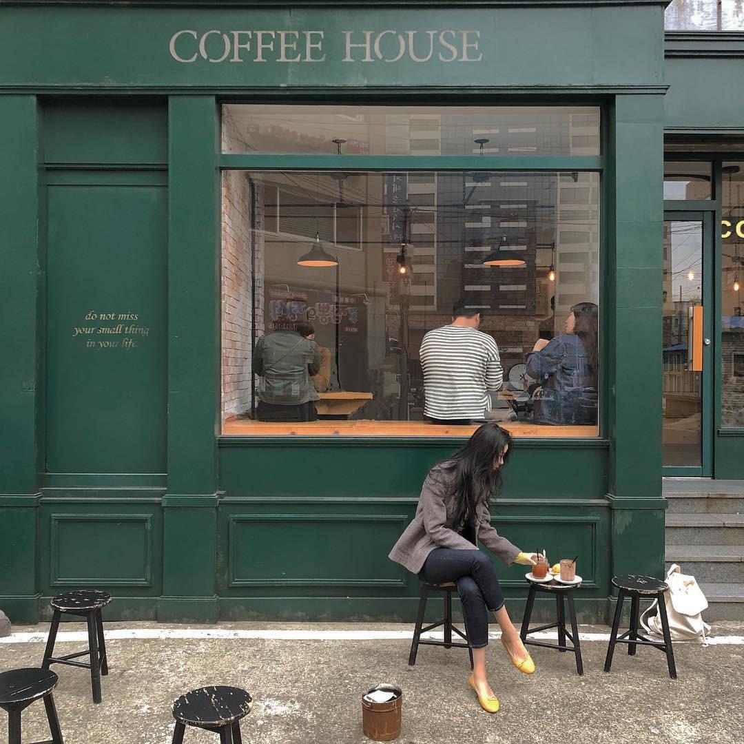 短皮草外套怎么搭配好看_短款皮草外套搭配什么裤子_时尚皮草外套短款