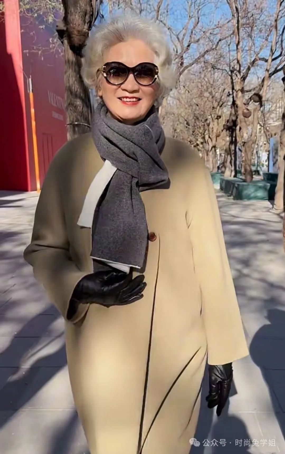 时尚中长微卷发2024款-2020卷发发型中长发(图6) 时尚中长微卷发2024款_微卷中长发发型_2020卷发发型中长发