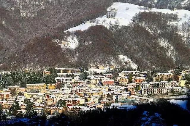 欧洲六七十年代时尚-欧洲时尚之都是哪个城市(图3) 欧洲六七十年代时尚_欧洲时尚之都是哪个城市_欧洲时尚史